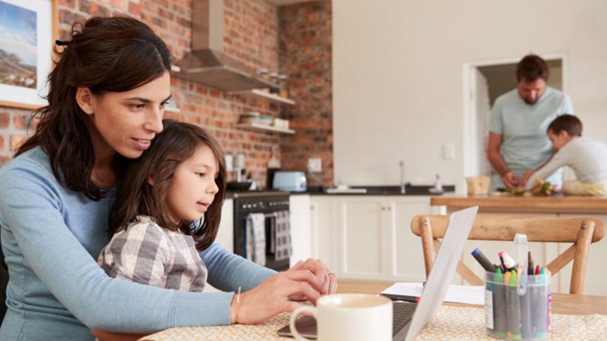 101 ideas para hacer home office mientras cuidas a tus hijos – Voz de las  Empresas