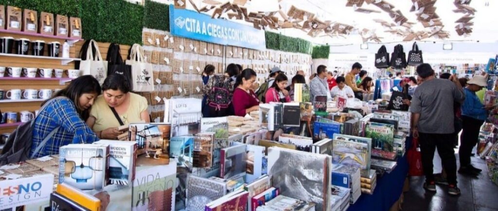 Para fomentar la lectura y el carácter público de la Feria se regalaron 10 mil ejemplares de diversas obras literarias.